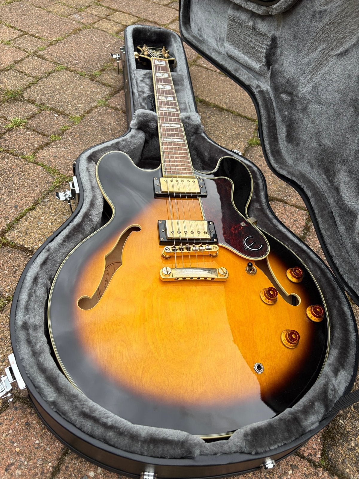 Epiphone Sheraton II VS + koffer, Muziek en Instrumenten, Ophalen, Zo goed als nieuw, Semi-solid body, Epiphone