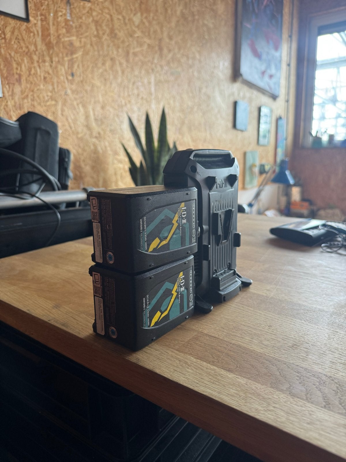 2x Imicro-150 V-mount Accu Set + IDX VL-2X Lader, Ophalen of Verzenden, Gebruikt, Oplaadbaar