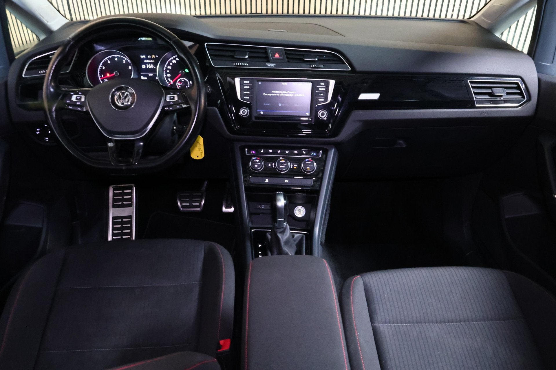 Volkswagen Touran 1.4 TSI Highline Automaat Panodak Navigati, Zwart, 4 cilinders, 150 pk, Automatische klimaatregeling