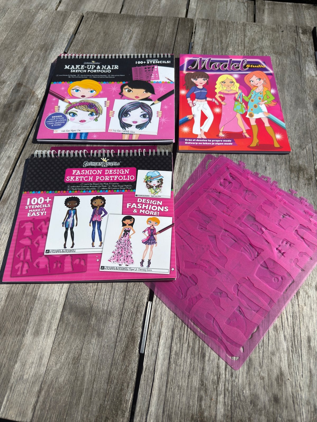 Pakket van 3 mode & make-up ontwerptitels / schetsboeken, Hobby en Vrije tijd, Ophalen of Verzenden, Zo goed als nieuw, Overige typen