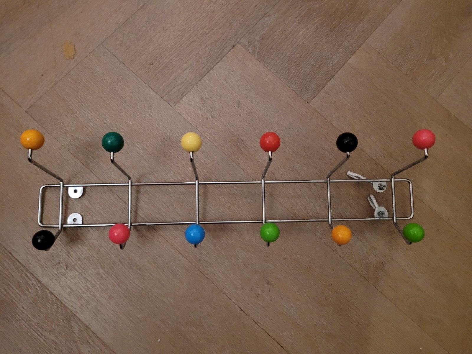 Kleurrijke wandkapstok met bollen - Eames Sputnik stijl, Wandkapstok, Gebruikt, Ophalen of Verzenden, Minder dan 100 cm