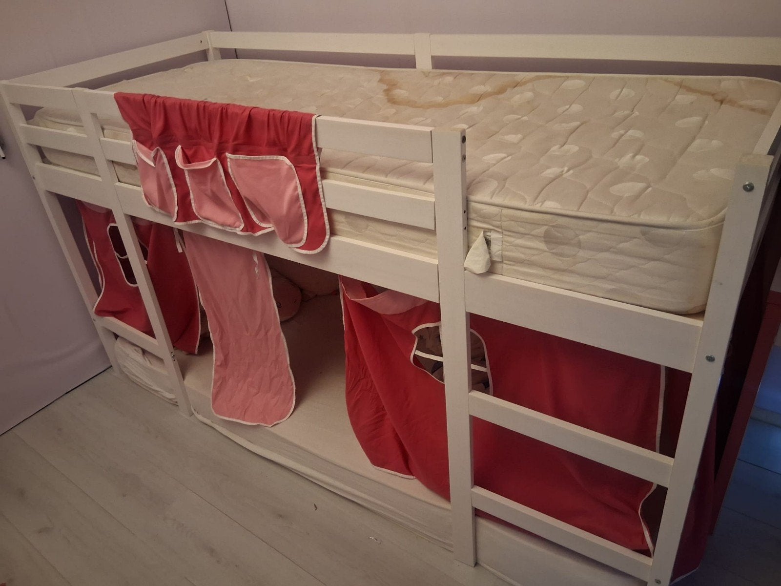 Half Hoogslaper met speelruimte eronder., Kinderen en Baby's, Kinderkamer | Stapelbedden en Hoogslapers, Ophalen of Verzenden