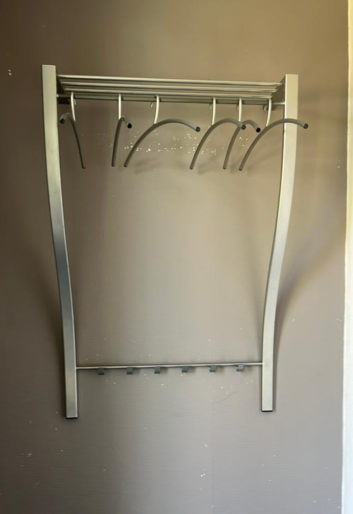 Metalen wandkapstok met hoedenplank en haken, Wandkapstok, Gebruikt, 100 tot 150 cm, Ophalen of Verzenden