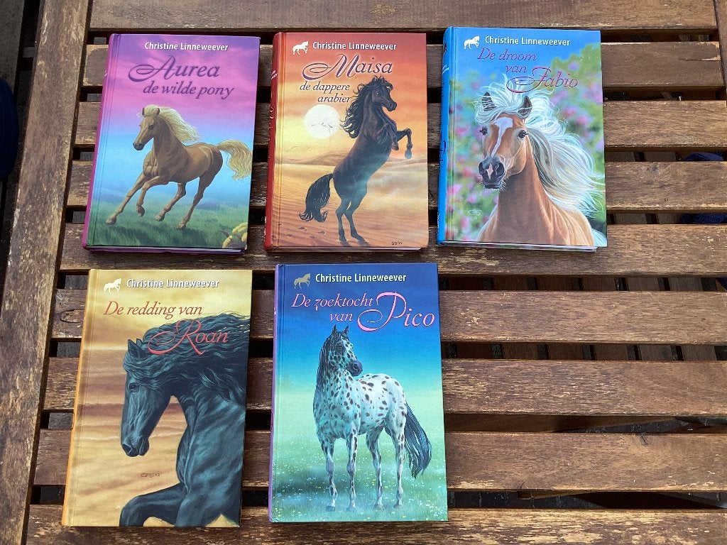 Vijf boeken, de Gouden Paardenserie Christine Linneweever, Fictie algemeen, Ophalen of Verzenden, Zo goed als nieuw, Christine Linneweever