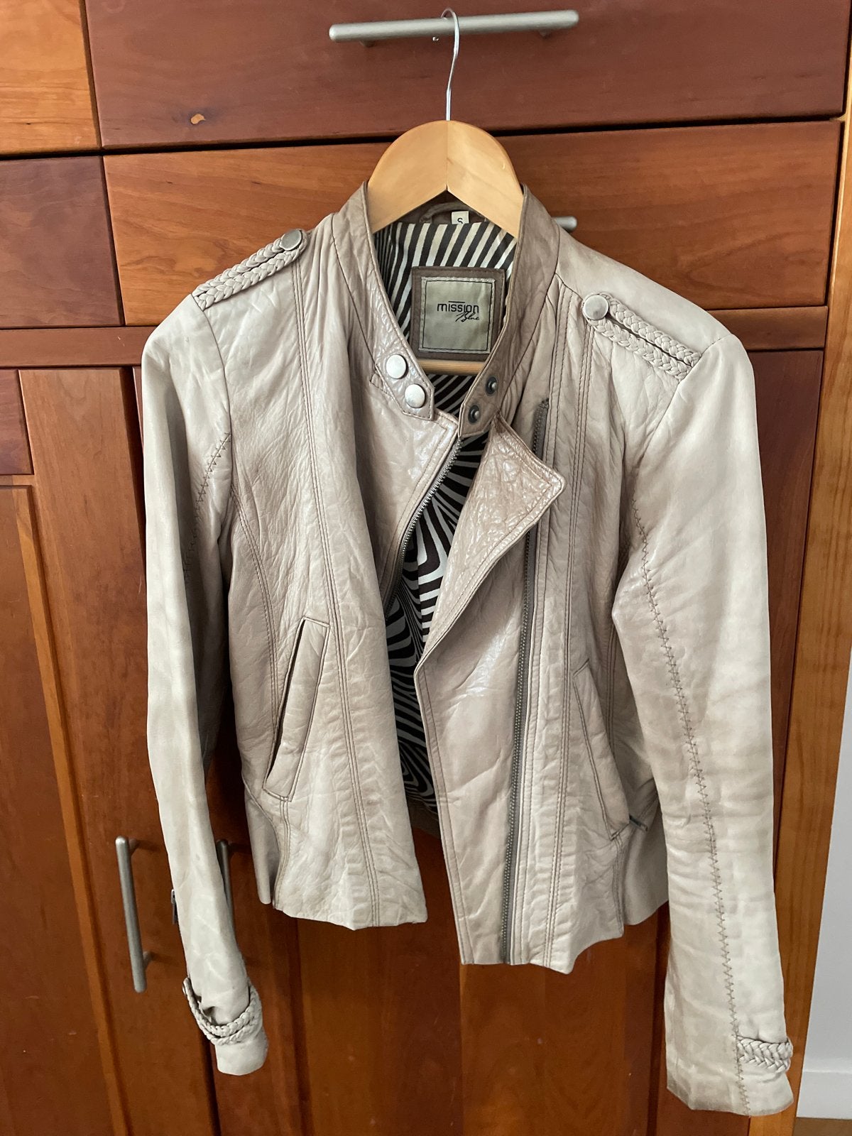 Mooi gedragen leren jasje, Ophalen of Verzenden, Gedragen, Maat 36 (S), Beige