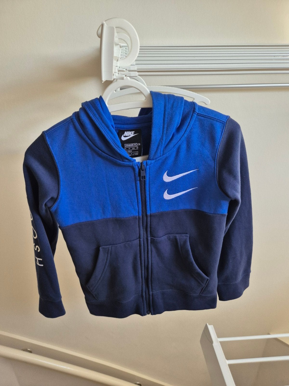 Nieuwe Nike hoodie/vest - Blauw (maat 122-128cm), Kinderen en Baby's, Kinderkleding | Maat 122, Jongen of Meisje, Trui of Vest