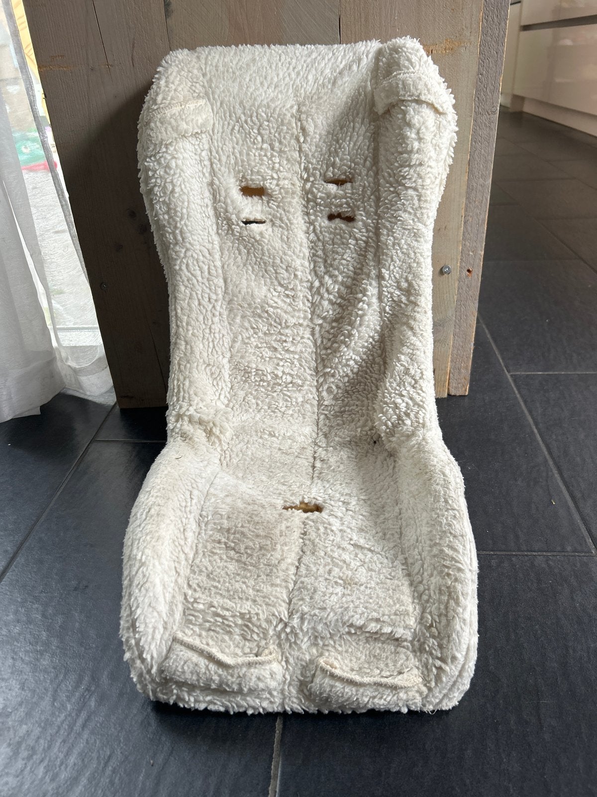 Melia peuterzitje Basic bakfiets schapenvacht look, Ophalen, Gebruikt