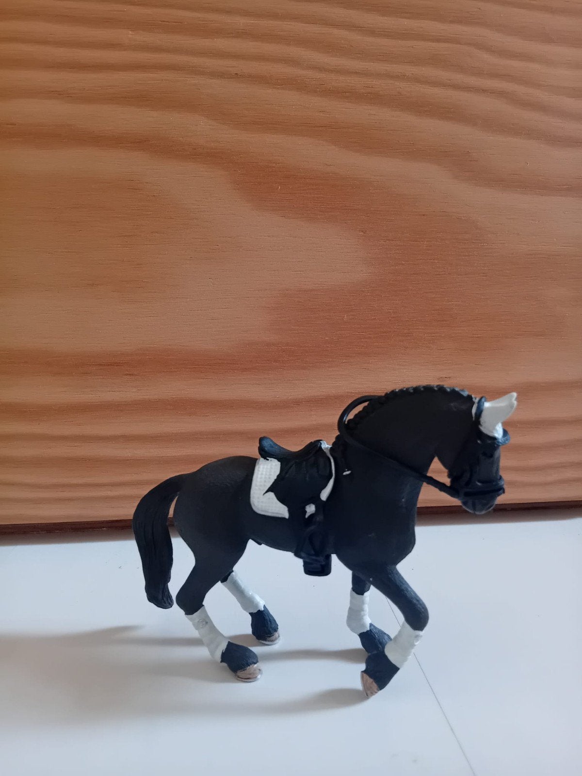 Schleich Friese hengst met zadel en hoofdstel, Ophalen of Verzenden