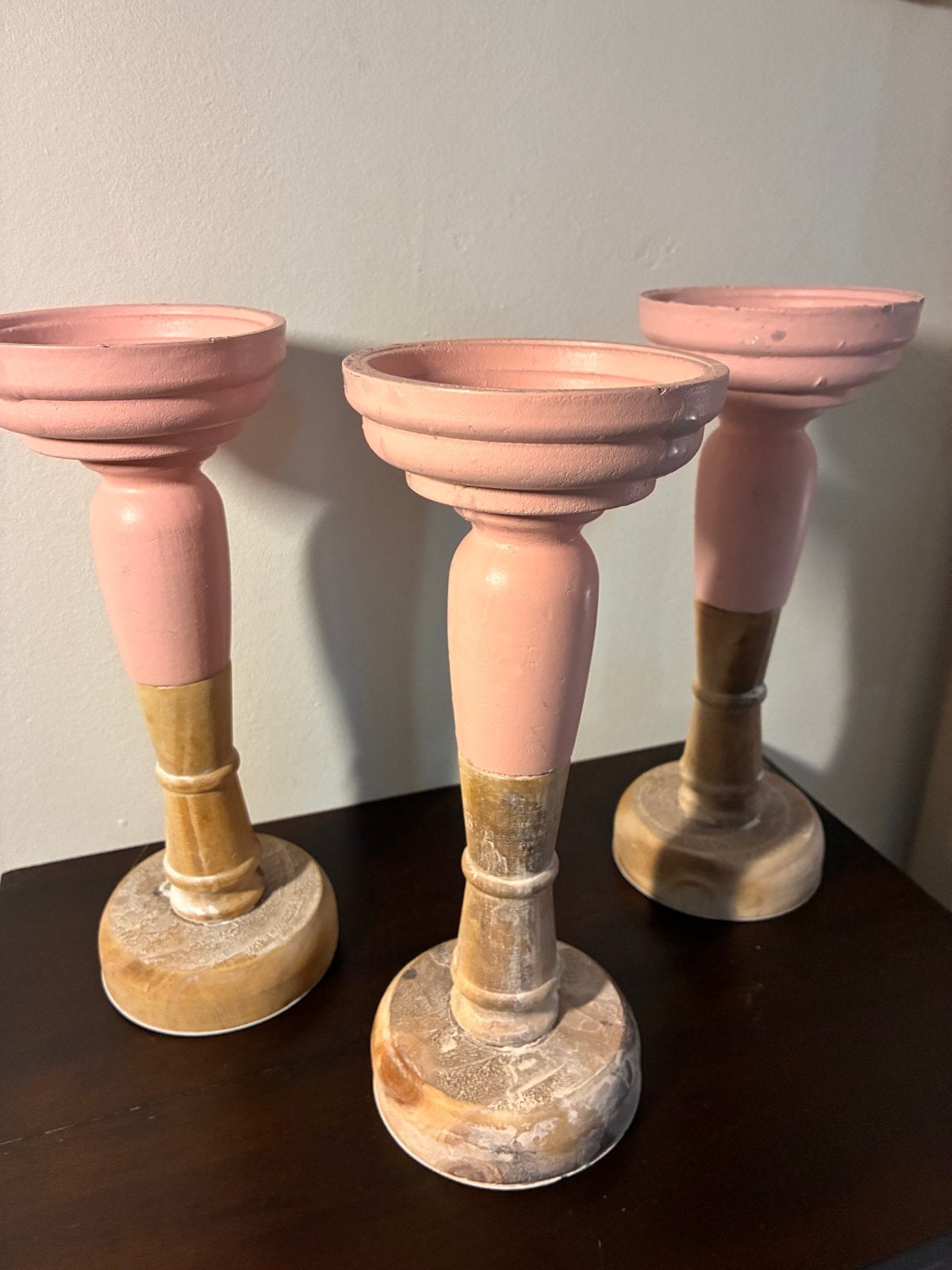 Set van 3 roze en houten kandelaars, 25 cm hoog, Gebruikt, Ophalen of Verzenden, Roze, Kandelaar