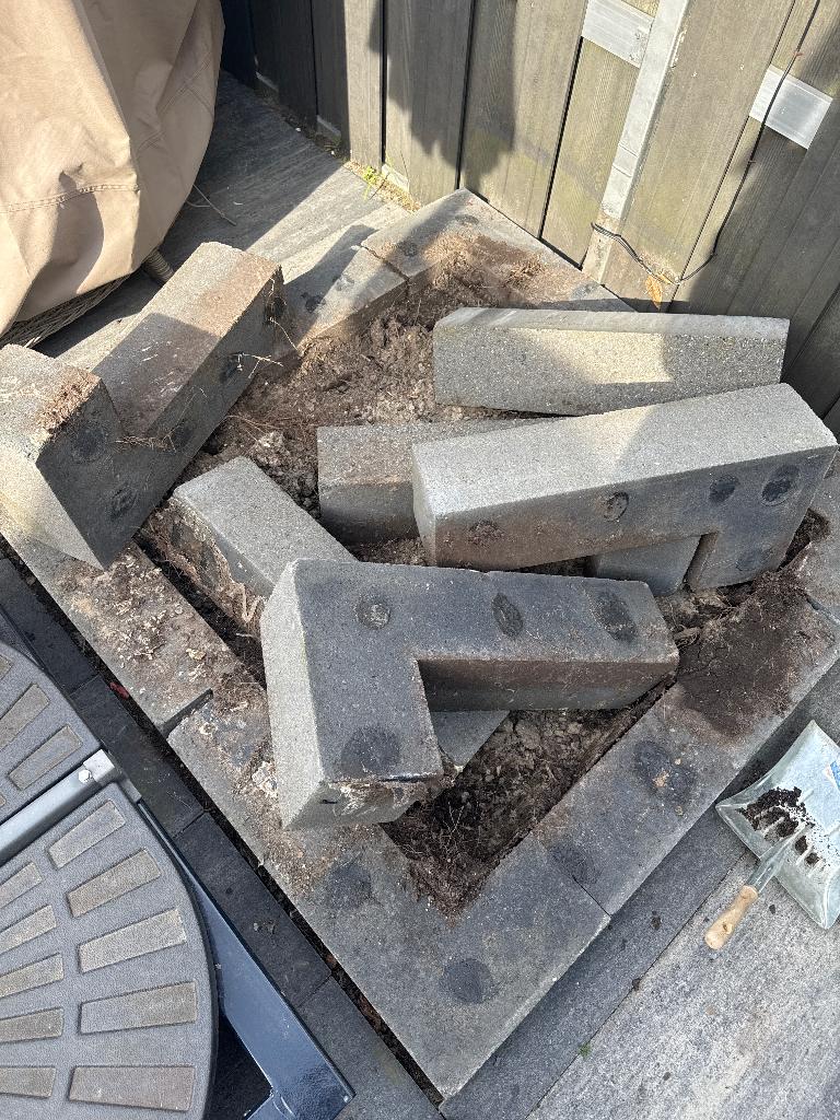 Gratis Plantenbak banden / tegels, Ophalen, Steen, Gebruikt, Minder dan 30 cm