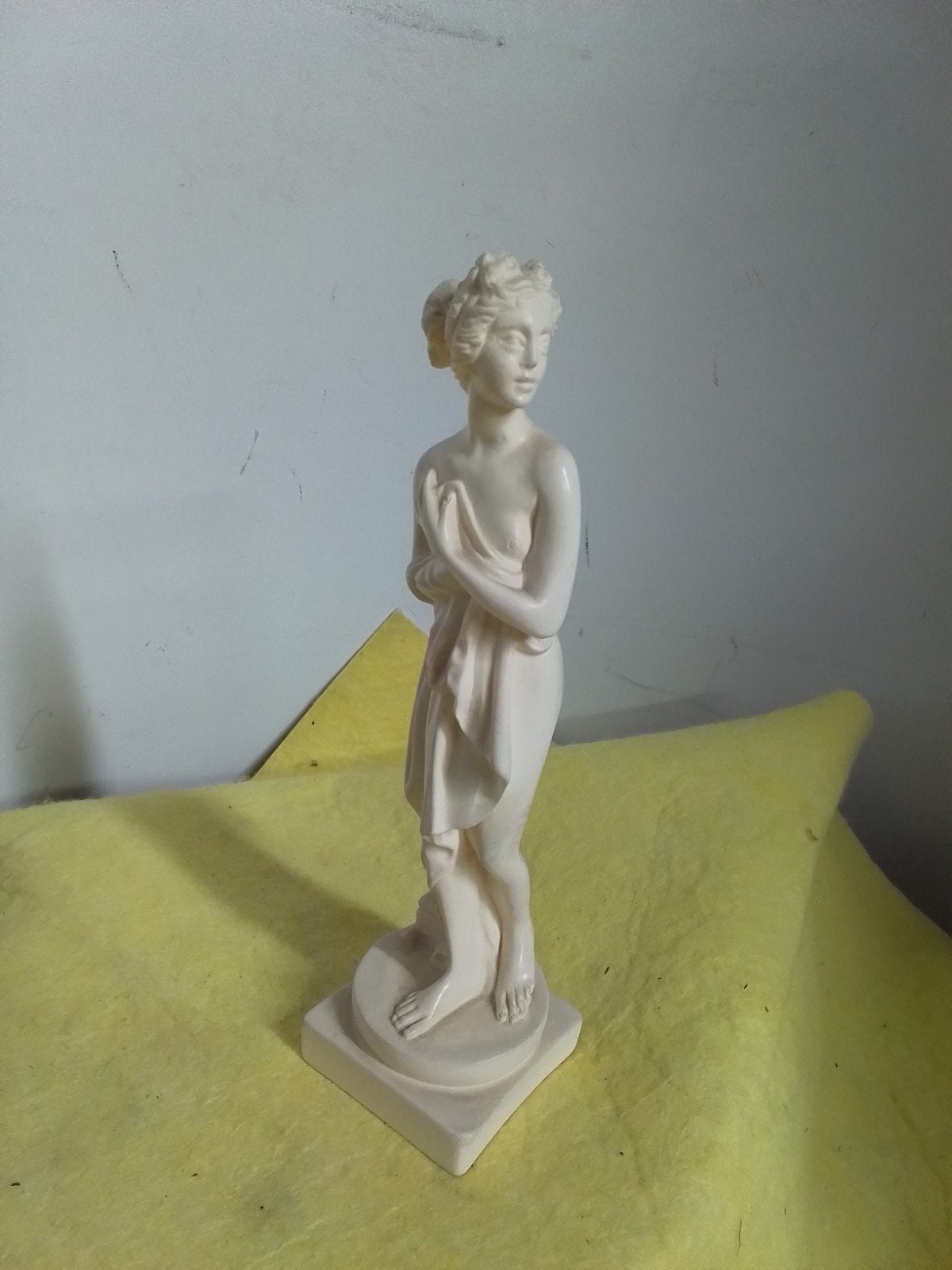 10092) mooi Grieks beeldje CASEA  hoog 17cm, Antiek en Kunst, Ophalen of Verzenden