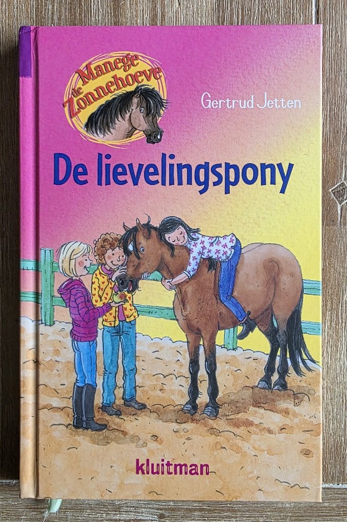 Manege De Zonnehoeve - De lievelingspony - Gertrud Jetten, Boeken, Kinderboeken | Jeugd | onder 10 jaar, Ophalen of Verzenden