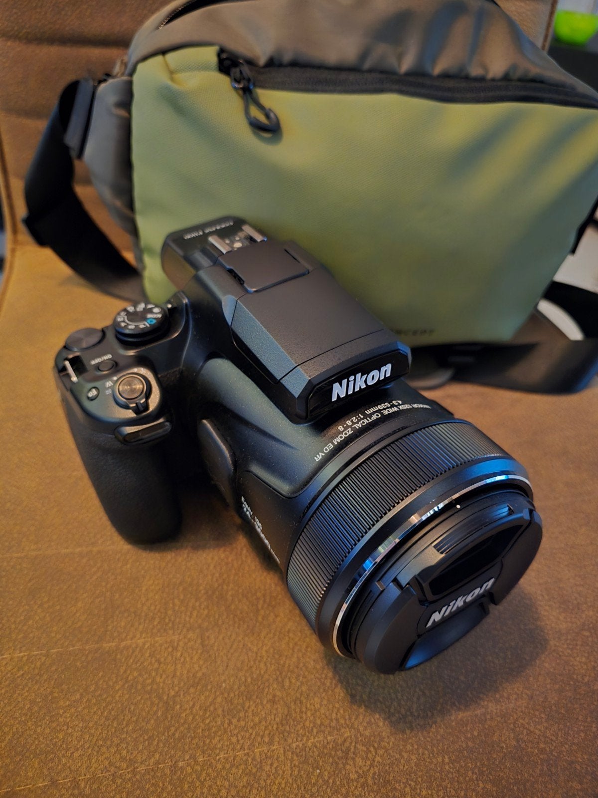 Nikon p1100 ., Bluetooth, 16 megapixels, Ophalen of Verzenden, Zo goed als nieuw