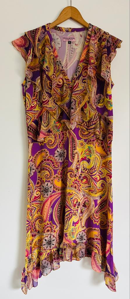Tessa Koops jurk maat M - Kleurrijke paisley print, Kleding | Dames, Jurken, Maat 38/40 (M), Paars, Ophalen of Verzenden, Zo goed als nieuw