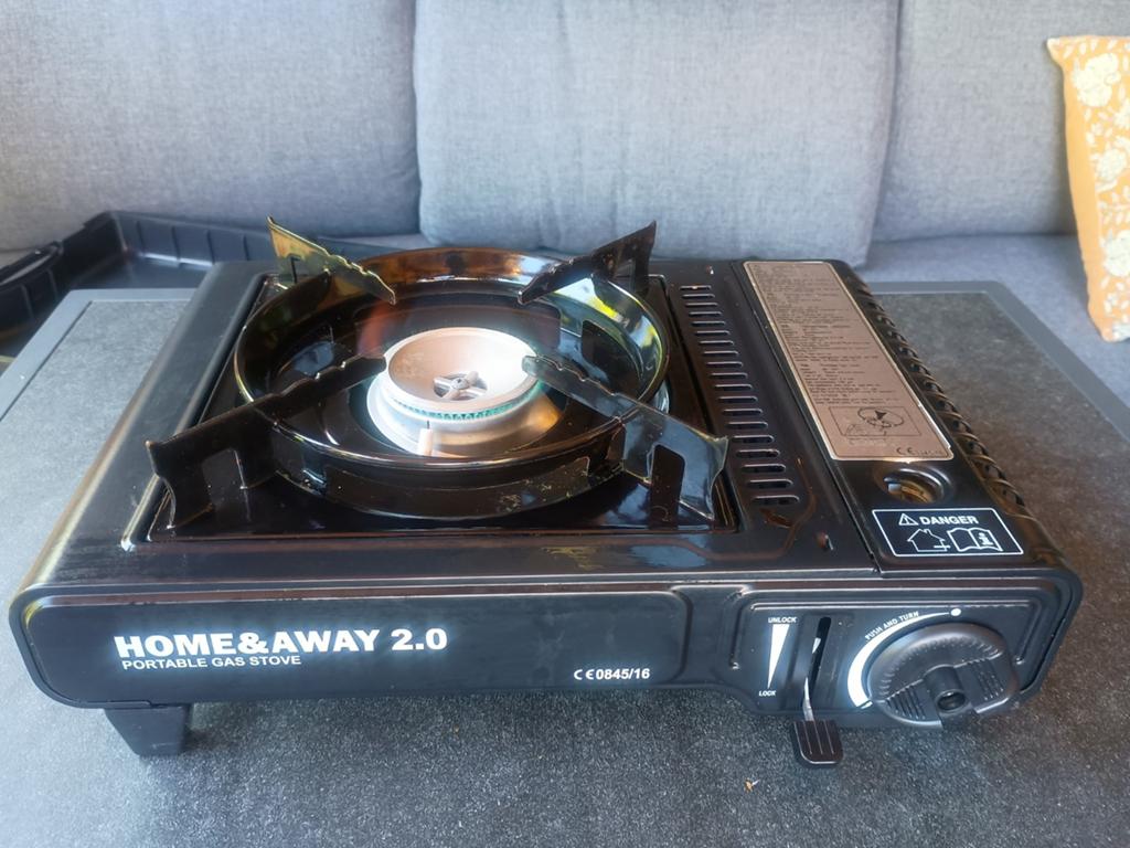 Home&Away 2.0 gasstel + 3 gratis gasflessen, Caravans en Kamperen, Kampeeraccessoires, Ophalen, Gebruikt