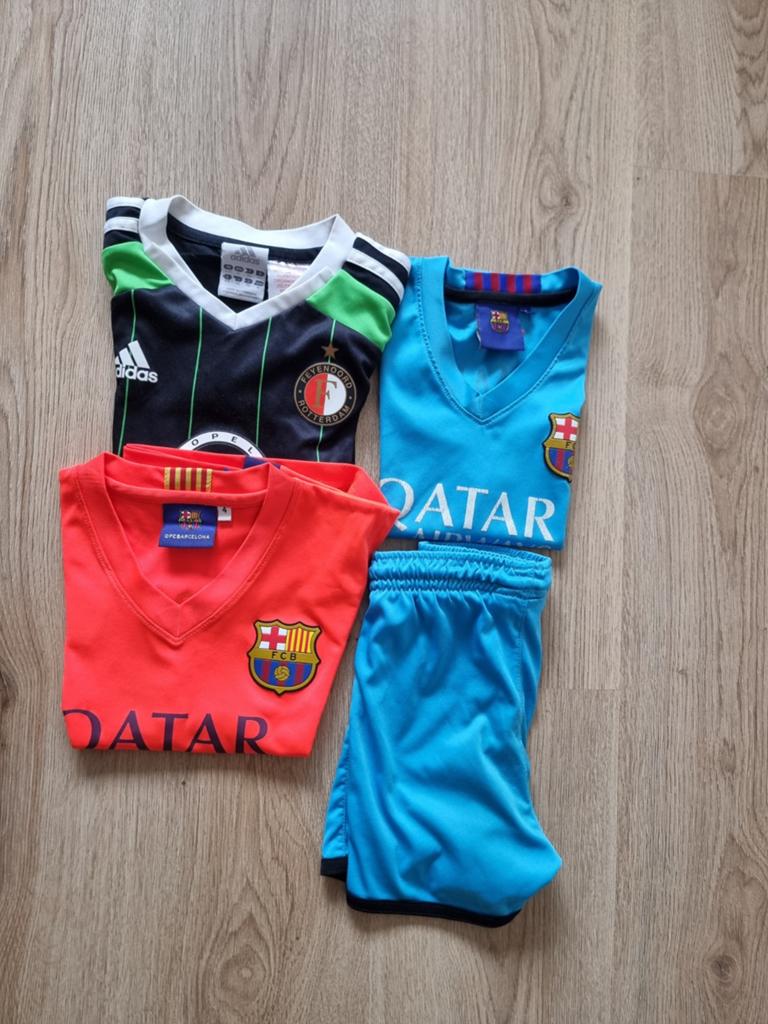 Voetbalkleding FC Barcelona en Feyenoord (maat 104), Ophalen of Verzenden