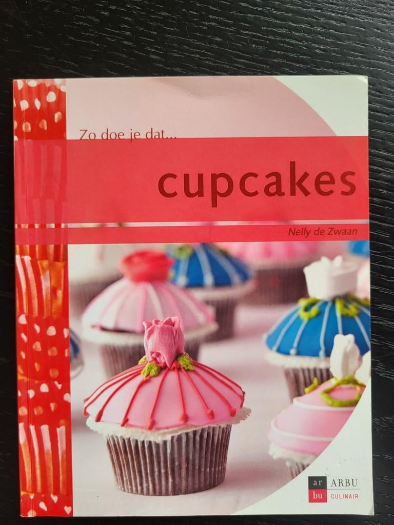Cupcakes - Nelly de Zwaan, Ophalen of Verzenden, Zo goed als nieuw, Cupcakes, Boek of Tijdschrift