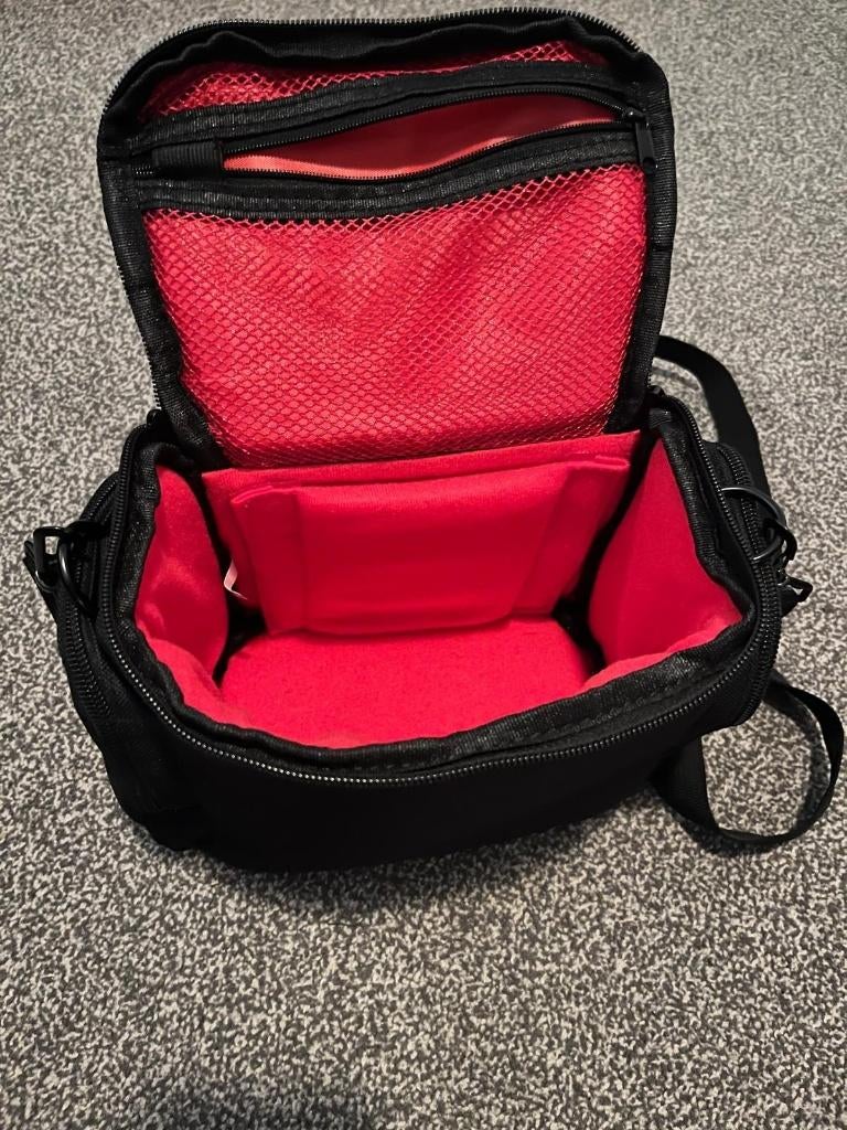 Nikon D3000 spiegelreflexcamera +18-55 lens+tas, Spiegelreflex, 10 Megapixel, Ophalen of Verzenden, Zo goed als nieuw