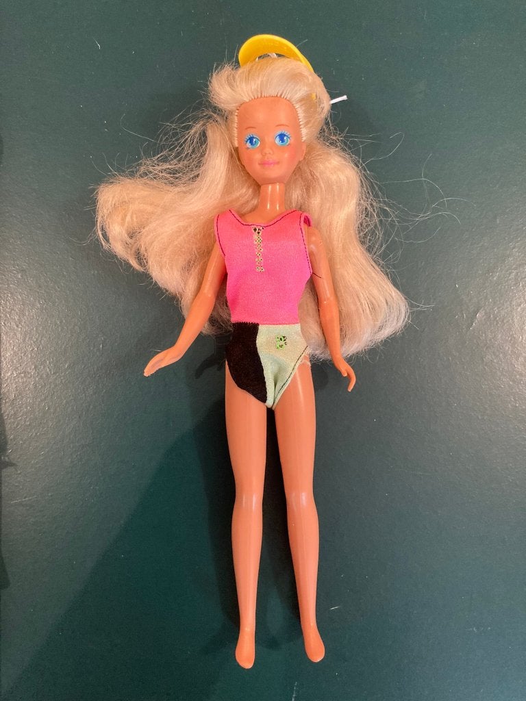 Skipper teenager barbie pop mattel in zwempak en zonneklep!, Ophalen of Verzenden, Zo goed als nieuw, Barbie