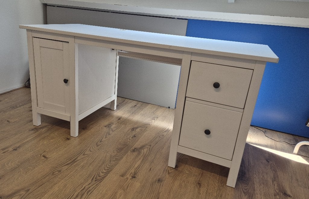 Hemnes bureau (IKEA), Gebruikt, Demontabel, IKEA, Computerbureau