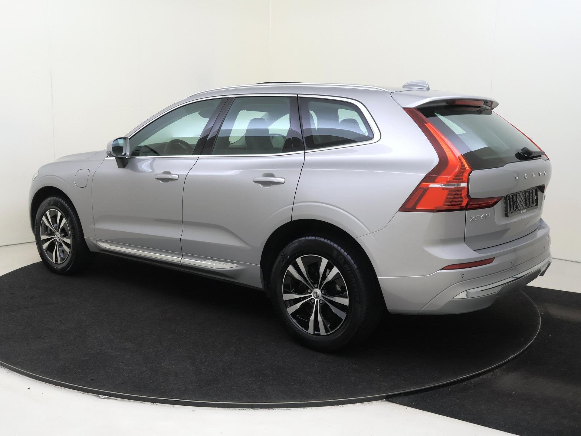 Volvo XC60 2.0 T6 Plug-In Hybrid AWD Inscription 350PK | App, Auto's, Automaat, Stof, Gebruikt, Euro 6