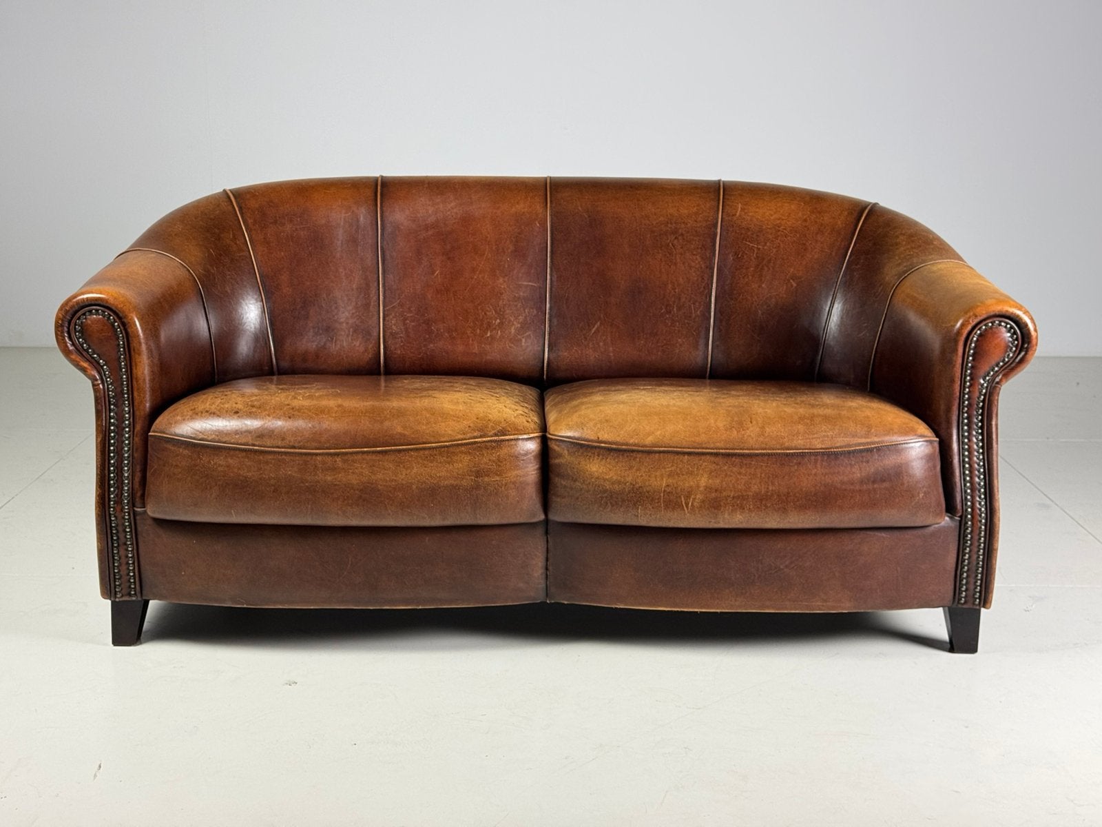 Schapenleren sofa Joris klassiek, Huis en Inrichting, Banken | Sofa's en Chaises Longues, Ophalen, Tweepersoons, 75 tot 100 cm