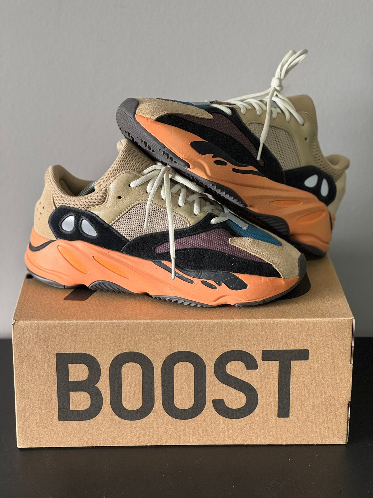 Adidas Yeezy Boost 700 Enflame Amber, Bruin, Ophalen of Verzenden, Sneakers of Gympen, Zo goed als nieuw