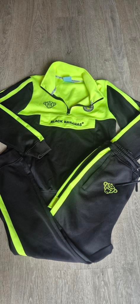 Black Bananas Trainingspak Zwart/Neon Geel maat 176, Kinderen en Baby's, Jongen of Meisje, Ophalen of Verzenden, Zo goed als nieuw