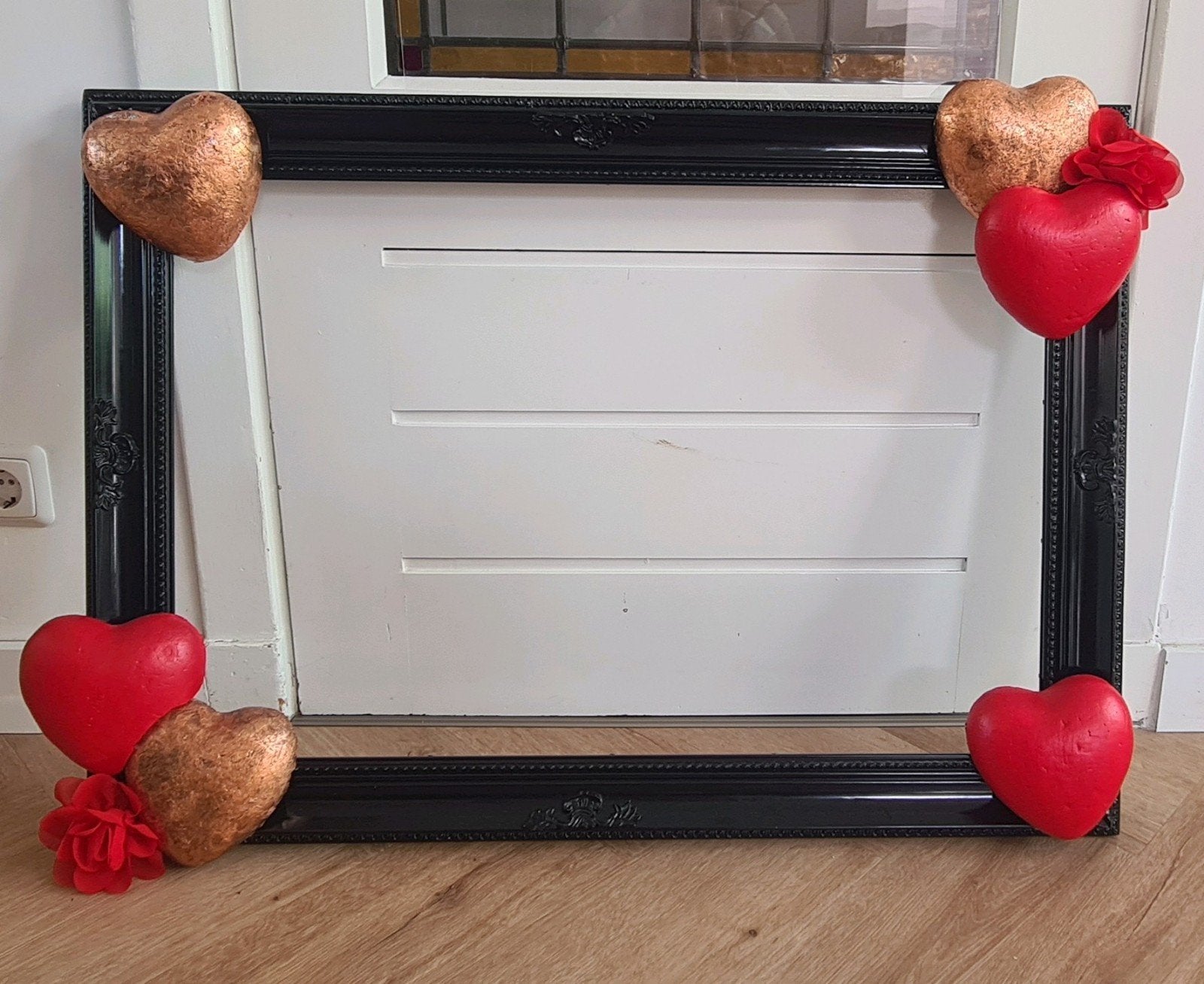 Decoratieve fotolijst met harten, Huis en Inrichting, Woonaccessoires | Overige, Ophalen, Hout, Zwart, Overige stijlen