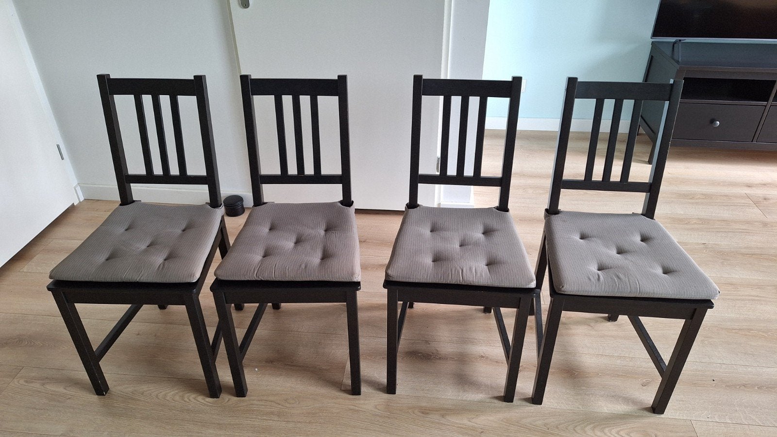 4x IKEA Stefan stoelen zwart met grijze kussens, Huis en Inrichting, Stoelen, Ophalen, Gebruikt, Zwart, Vier