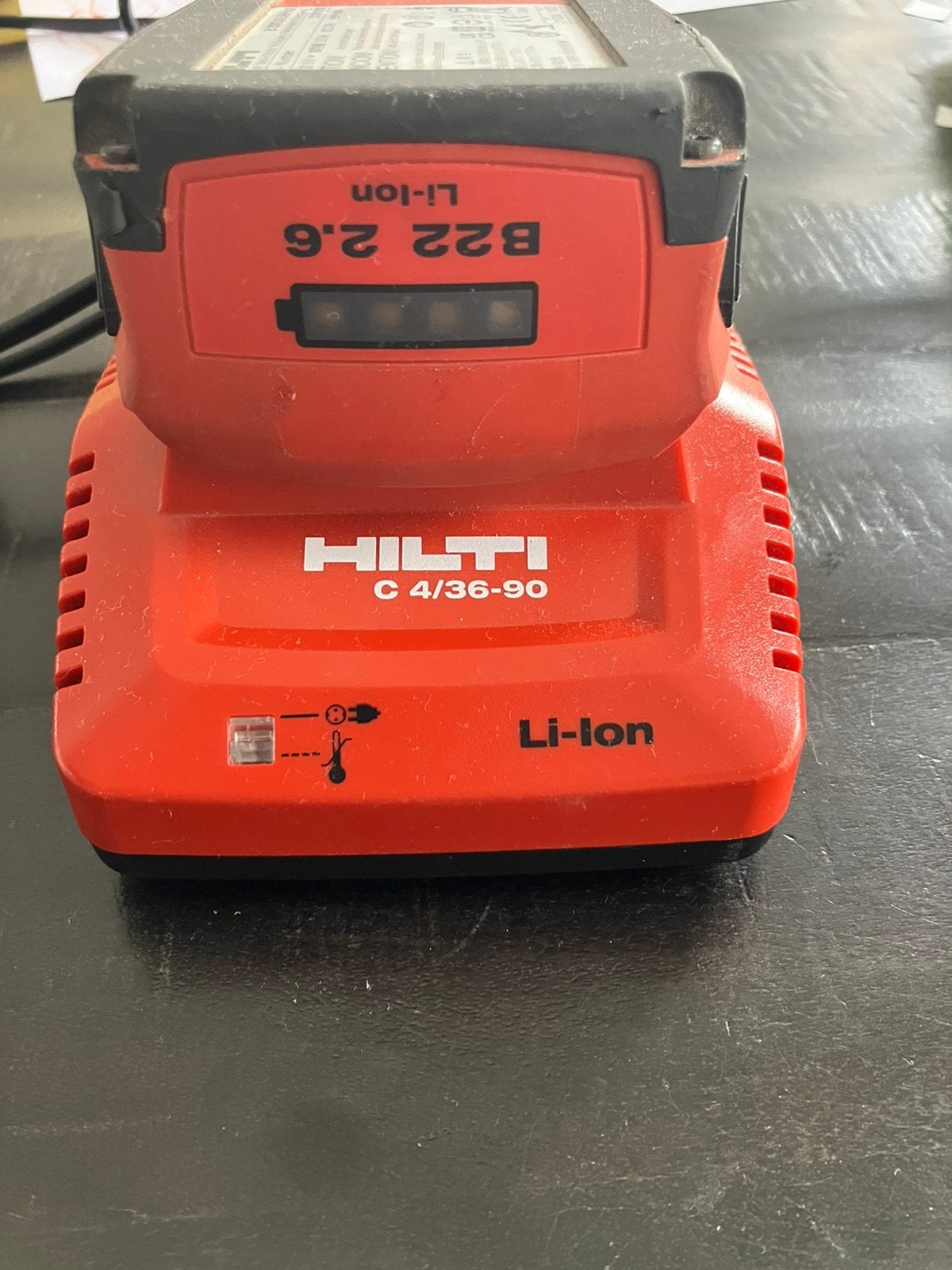 Hilti C 4/36-90 acculader en  Hilti B 22/2.6 Li-Ion accu., Ophalen of Verzenden, Zo goed als nieuw