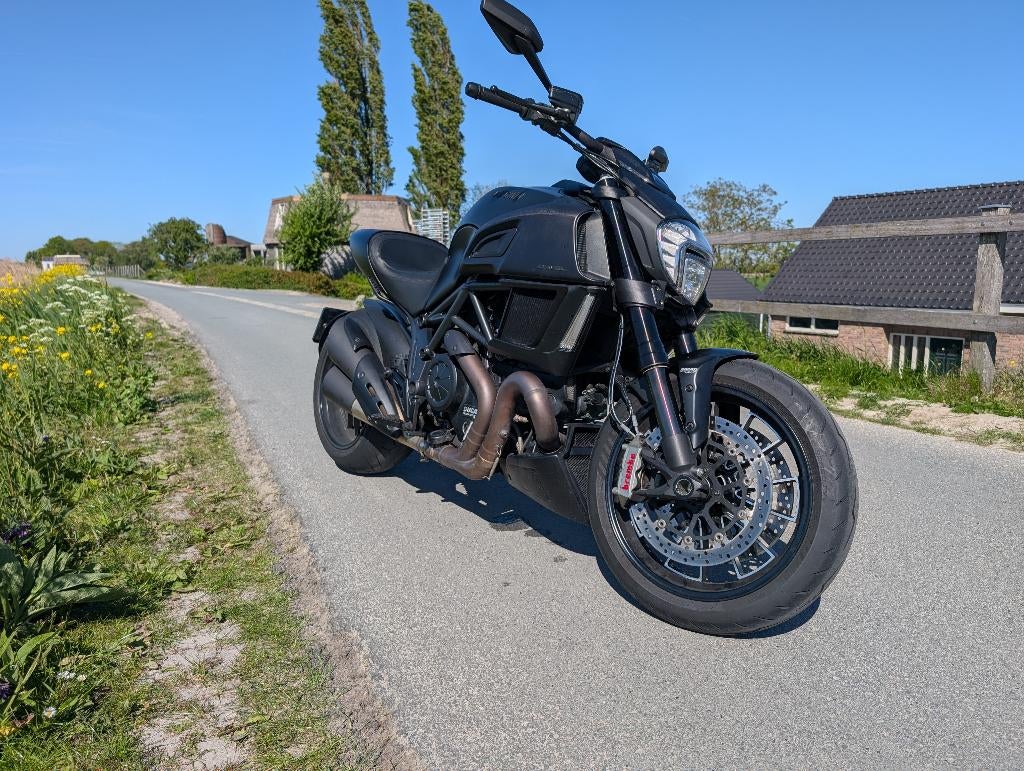 Ducati Diavel Dark Stealth 15.000 km - Perfect onderhouden, 1198 cc, Motorrijbewijs A, Particulier, Meer dan 35 kW