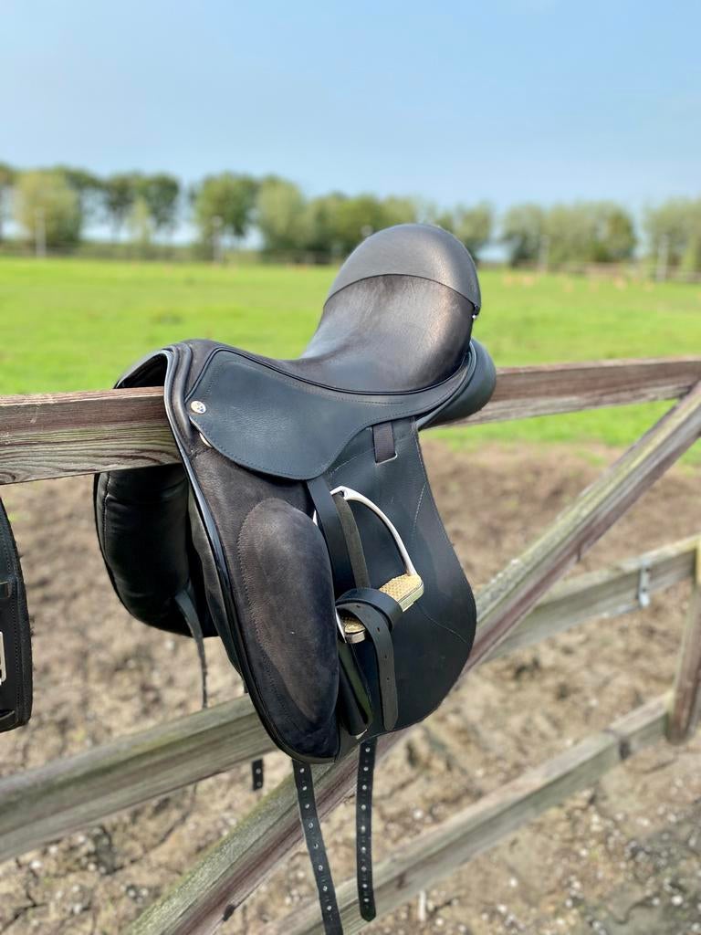 N2 vantaggio zadel 17,5 inch dressuur, Dieren en Toebehoren, Paarden en Pony's | Zadels, Dressuur, Ophalen of Verzenden