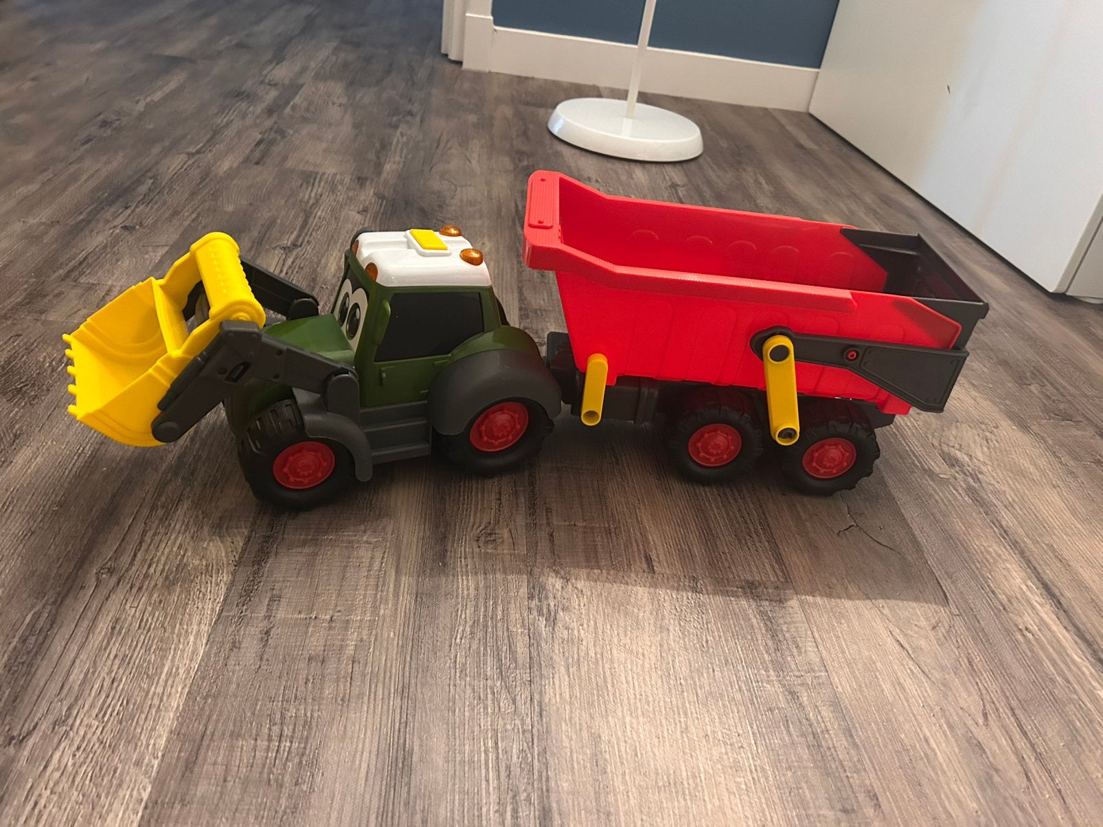 Speelgoed trekker met kiepwagen, Ophalen, Zo goed als nieuw