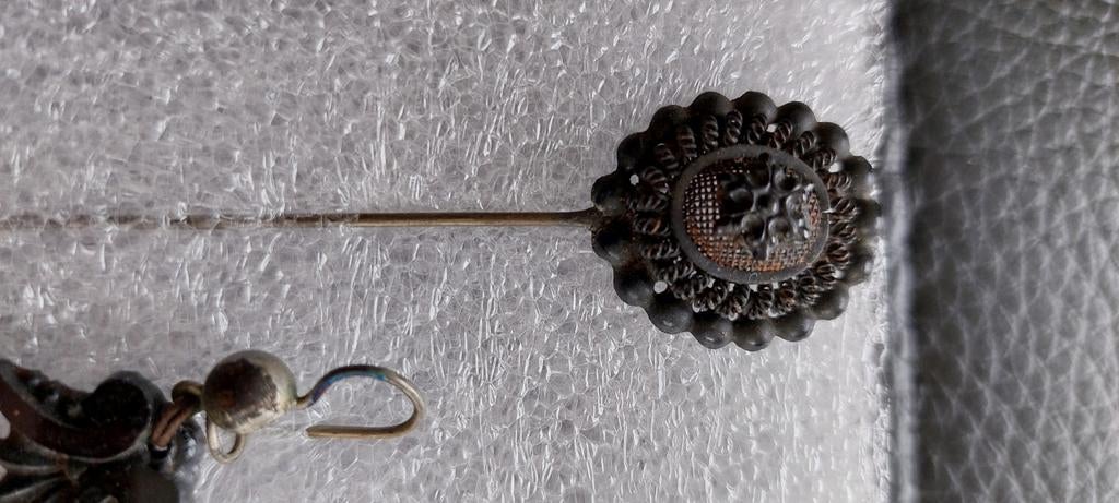 Antieke rouwsieraden: Oorbellen en broche, Sieraden, Tassen en Uiterlijk, Antieke sieraden, Ophalen of Verzenden, Overige materialen
