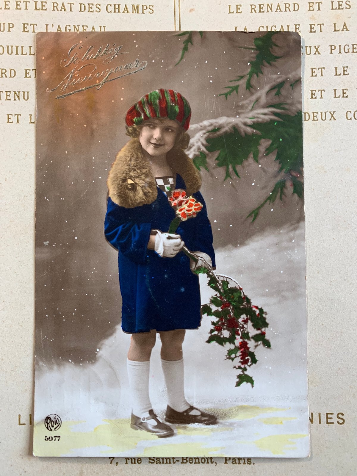 1925 Gelukkig Nieuwjaar - meisje in blauwe jas (WK), Ophalen of Verzenden, 1920 tot 1940, Gelopen, Feest(dag)