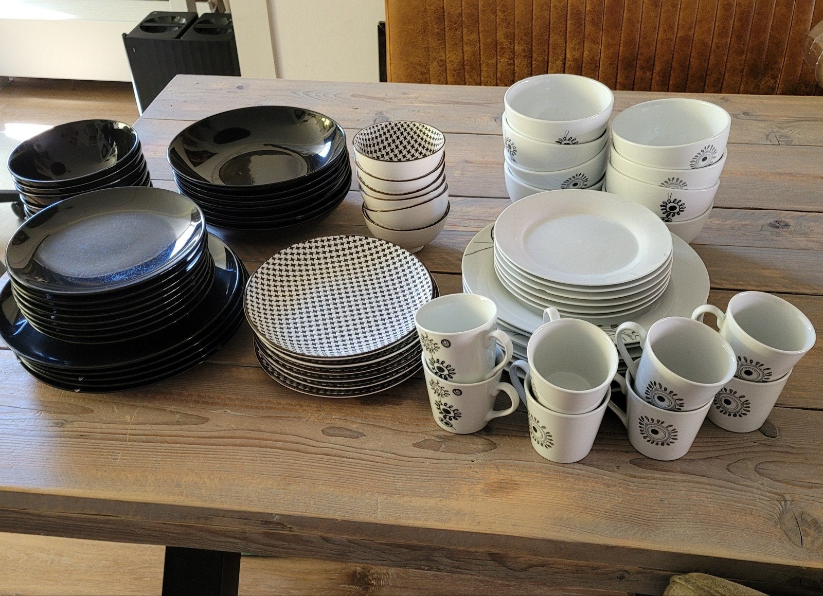 Groot servies set zwart/wit - gebruikt, Ophalen, Gebruikt, Compleet servies