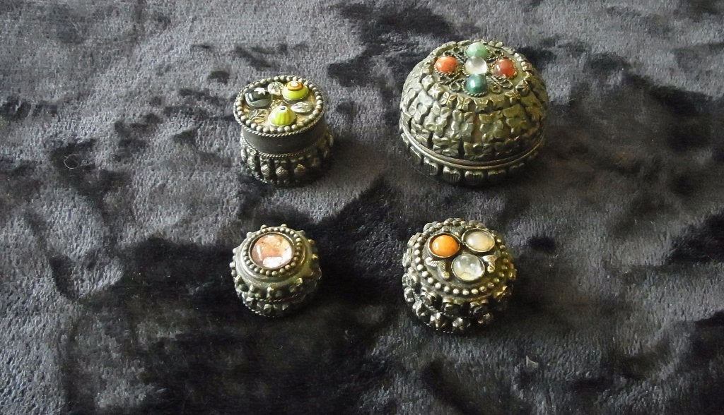 INDIASCHE SIERADEN- EN PILLENDOOSJES (ALPACA ZILVER), Antiek en Kunst, Ophalen of Verzenden, Zilver