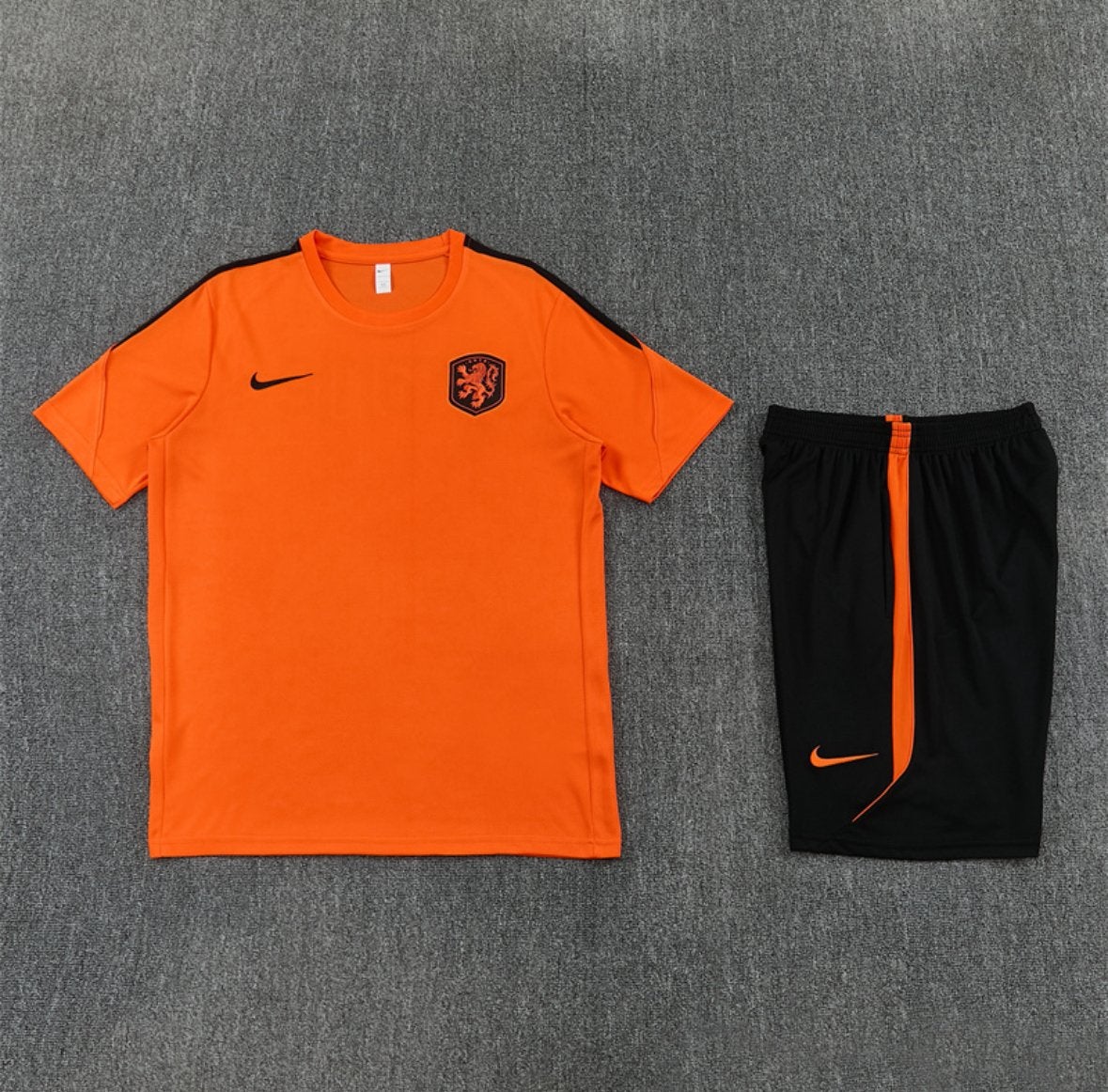 Trainingsset Nederlands Elftal - Shirt & Broekje Oranje, Ophalen of Verzenden, Nieuw, Oranje, Voetbal