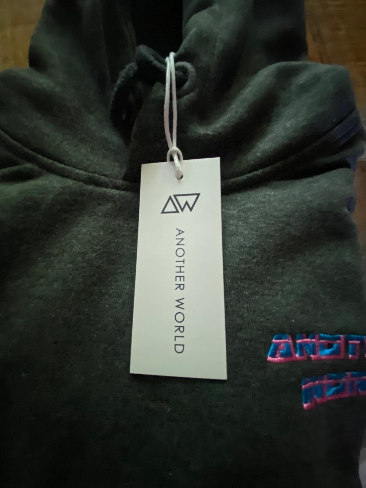 Hoodie Another World - Diverse maten beschikbaar, Ophalen, Nieuw