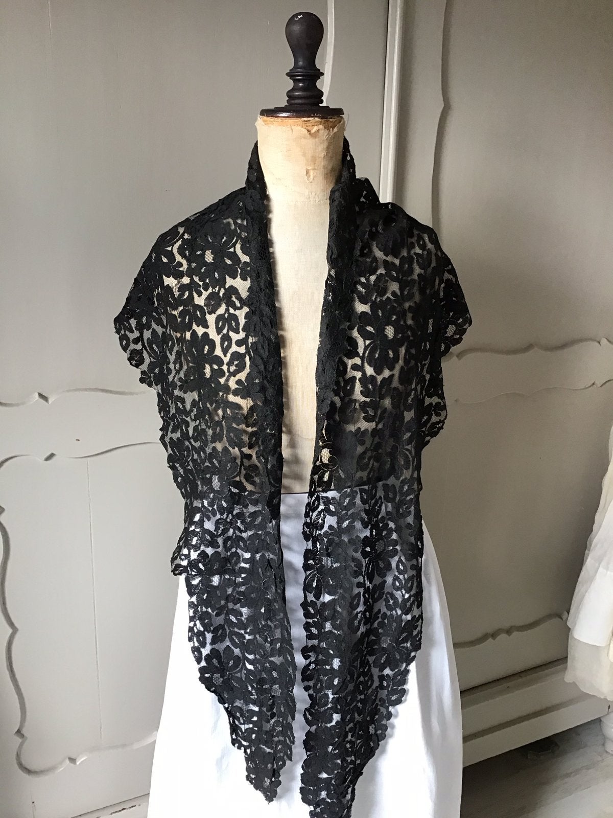 Antieke omslagdoek/stola/kant/kanten omslagdoek, Ophalen of Verzenden, Dames