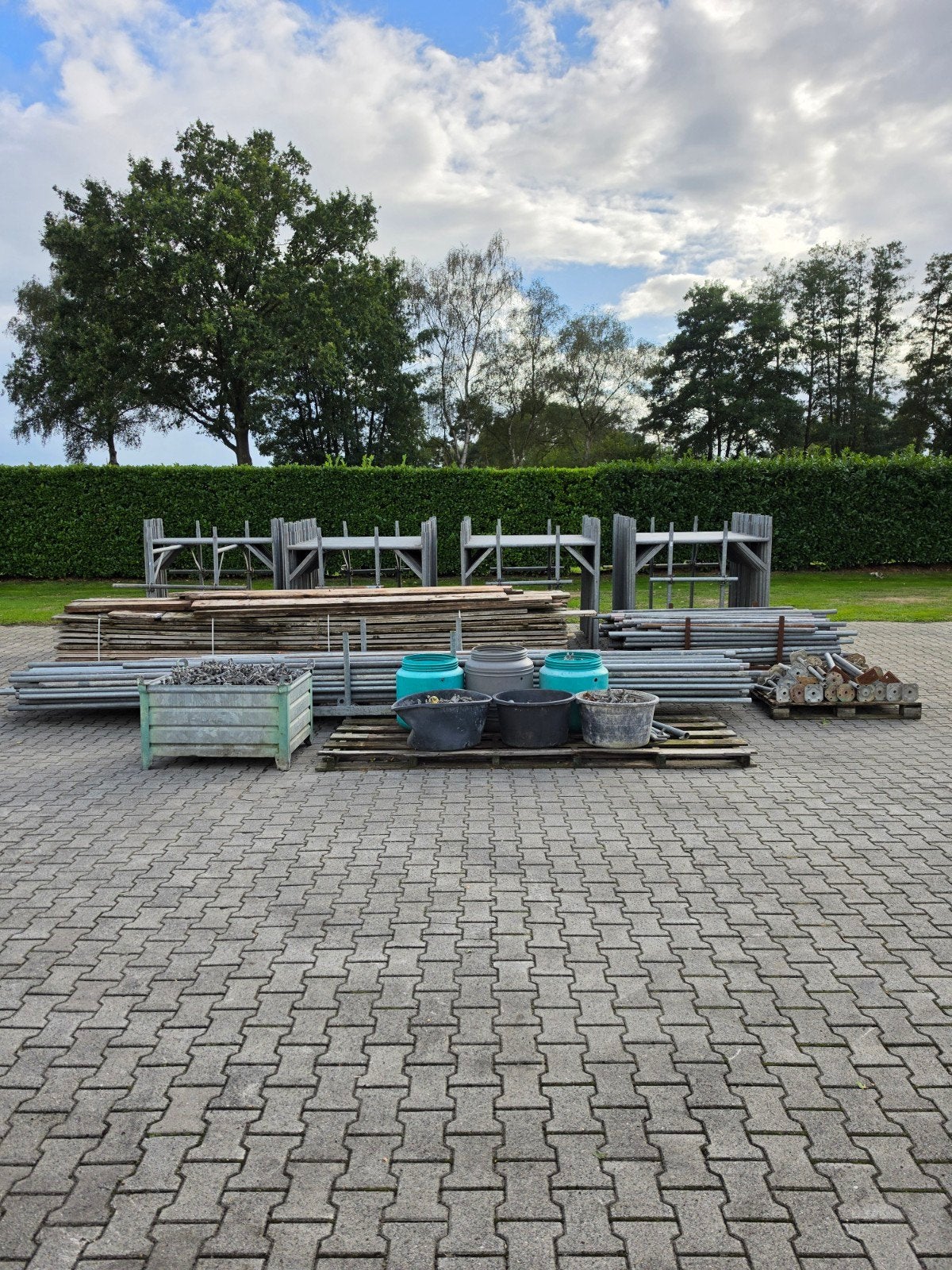 Foto 17 van Grote complete Gevelsteiger Te Koop (H-jukken buizen klemmen