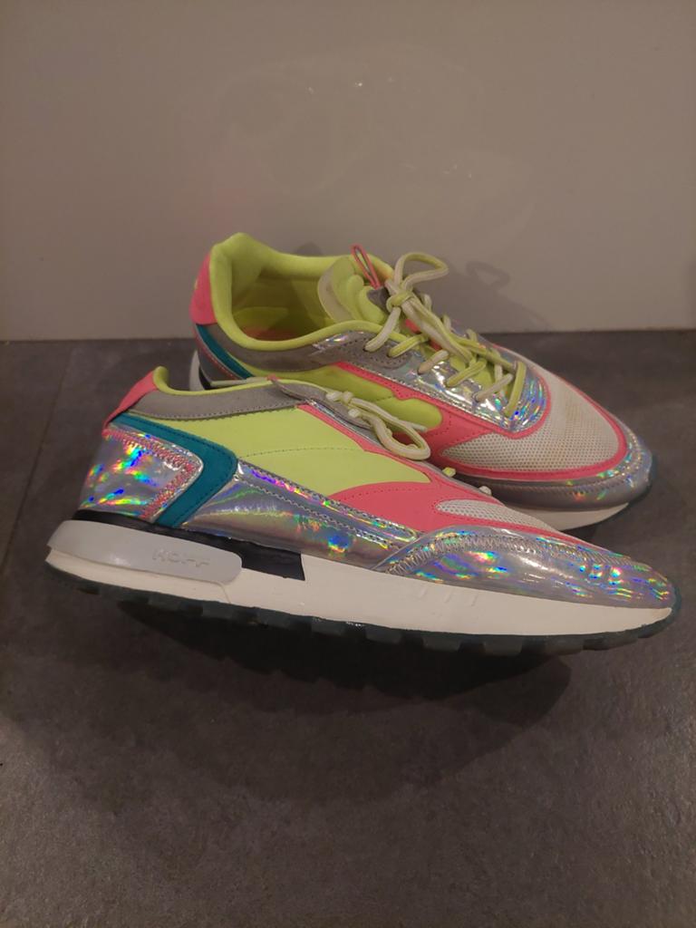 Hoff sneakers met kleine vlekjes op gele stof, Hoff, Geel, Ophalen of Verzenden, Sneakers of Gympen