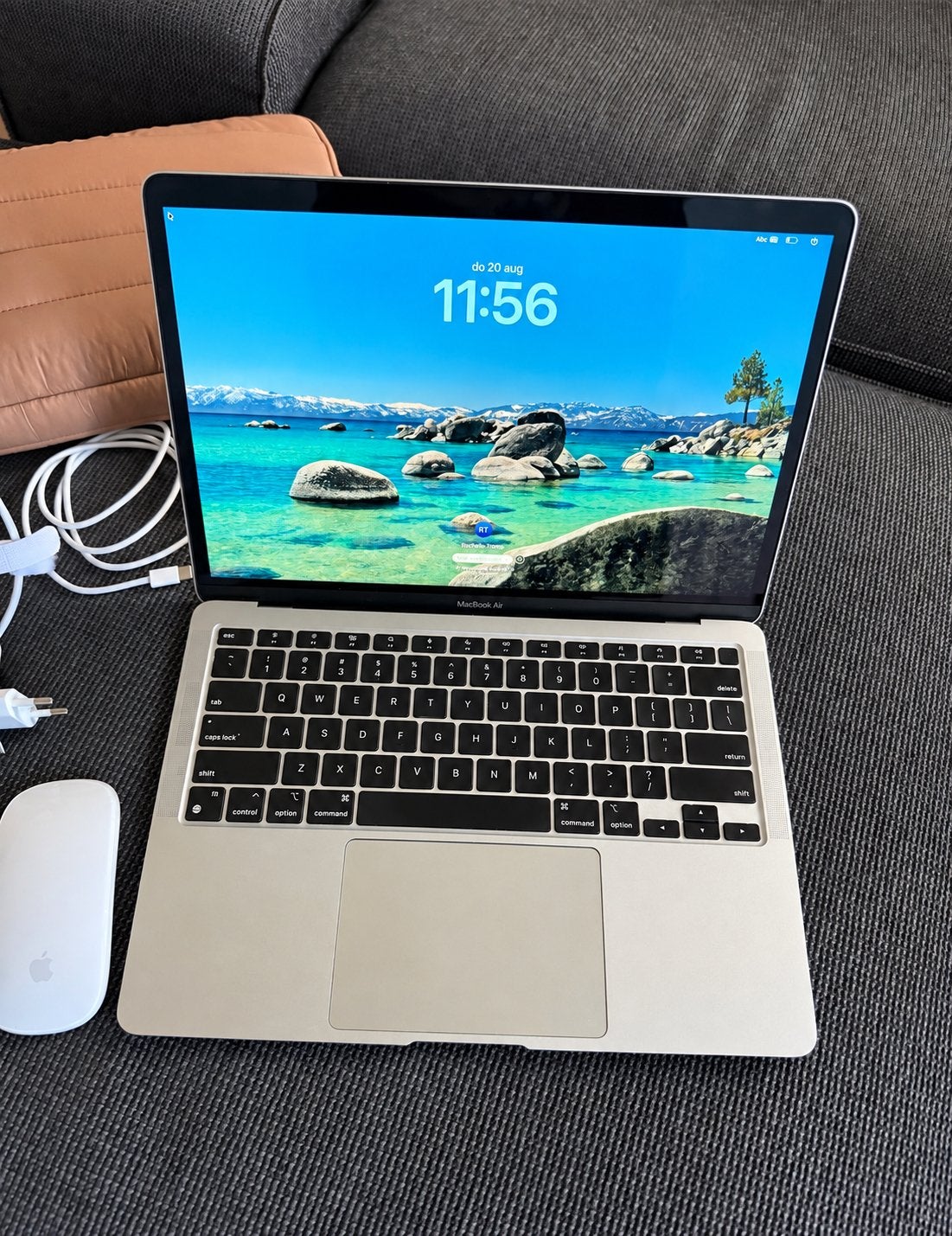 MacBook Air met Magic Mouse, oplader en hoes, Computers en Software, Ophalen, Gebruikt, 8 GB, MacBook Air