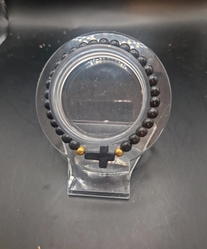Zwarte kralenarmband met kruisje, Overige materialen, Zwart, Nieuw, Ophalen of Verzenden
