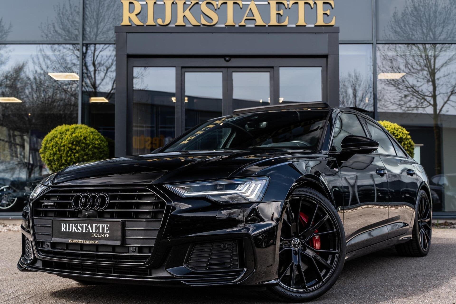 Audi A6 Limousine 55 TFSI e Quattro Competition|PANO|B&O|21', Automaat, Gebruikt, 4 cilinders, Zwart