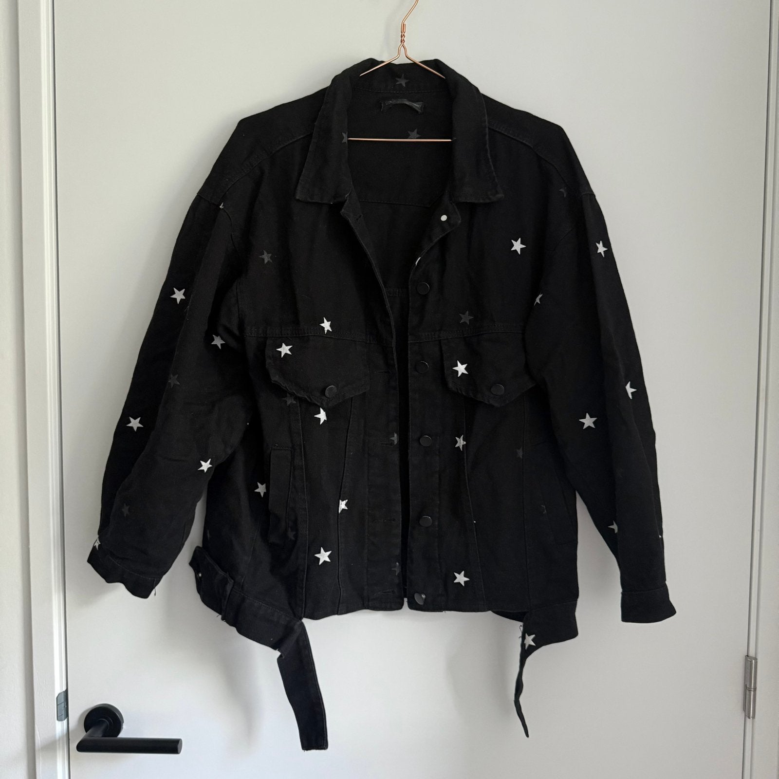 Oversized spijkerjas met sterrenprint, Ophalen of Verzenden, Zo goed als nieuw, Maat 38/40 (M), Zwart