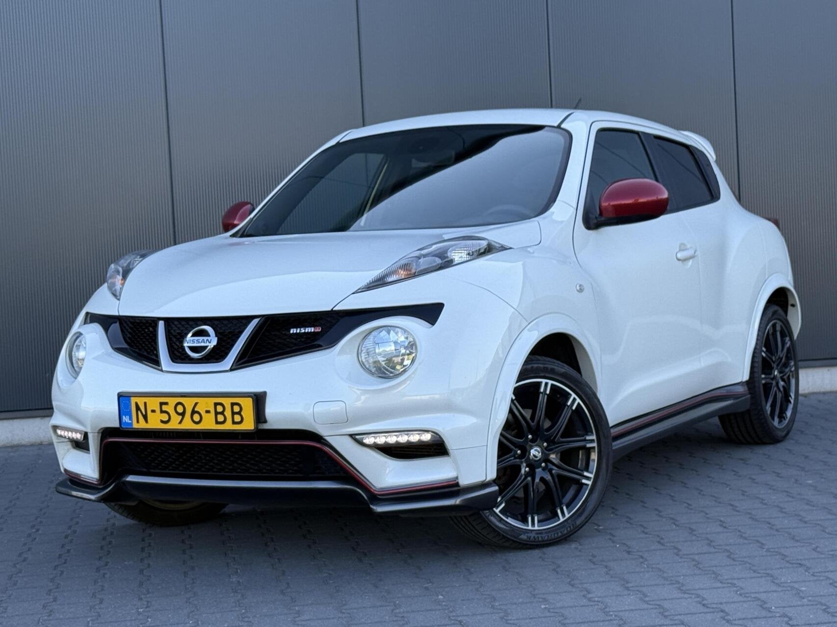 Nissan Juke 1.6 Turbo Nismo All-Mode 200+ PK - Automaat - Al, Auto's, Nissan, Euro 5, 1618 cc, Gebruikt, Zwart