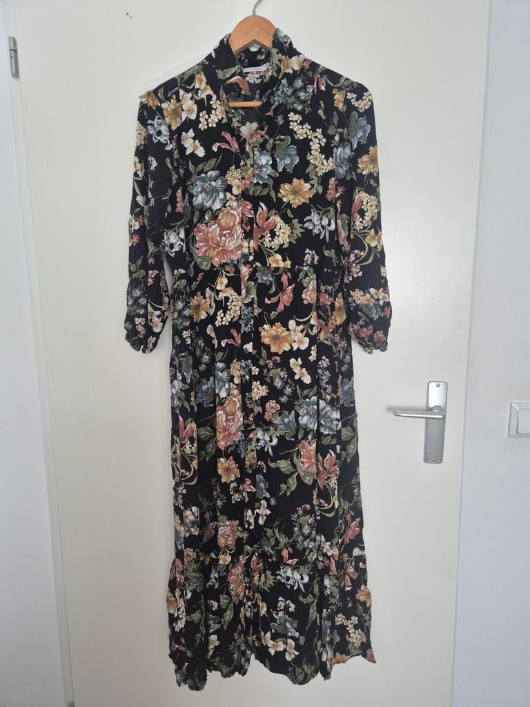 MNG Zwarte Bloemenjurk Maat L, Kleding | Dames, Zwart, MNG, Maat 42/44 (L), Ophalen of Verzenden