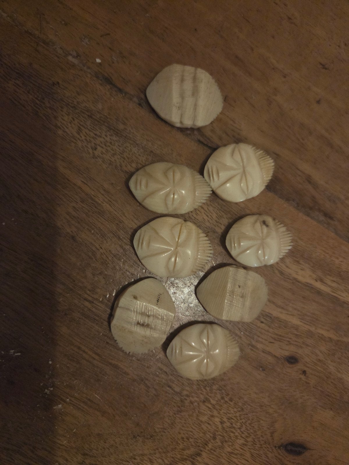 Set van 8 handgesneden ivoren fiches/munten, Ophalen of Verzenden